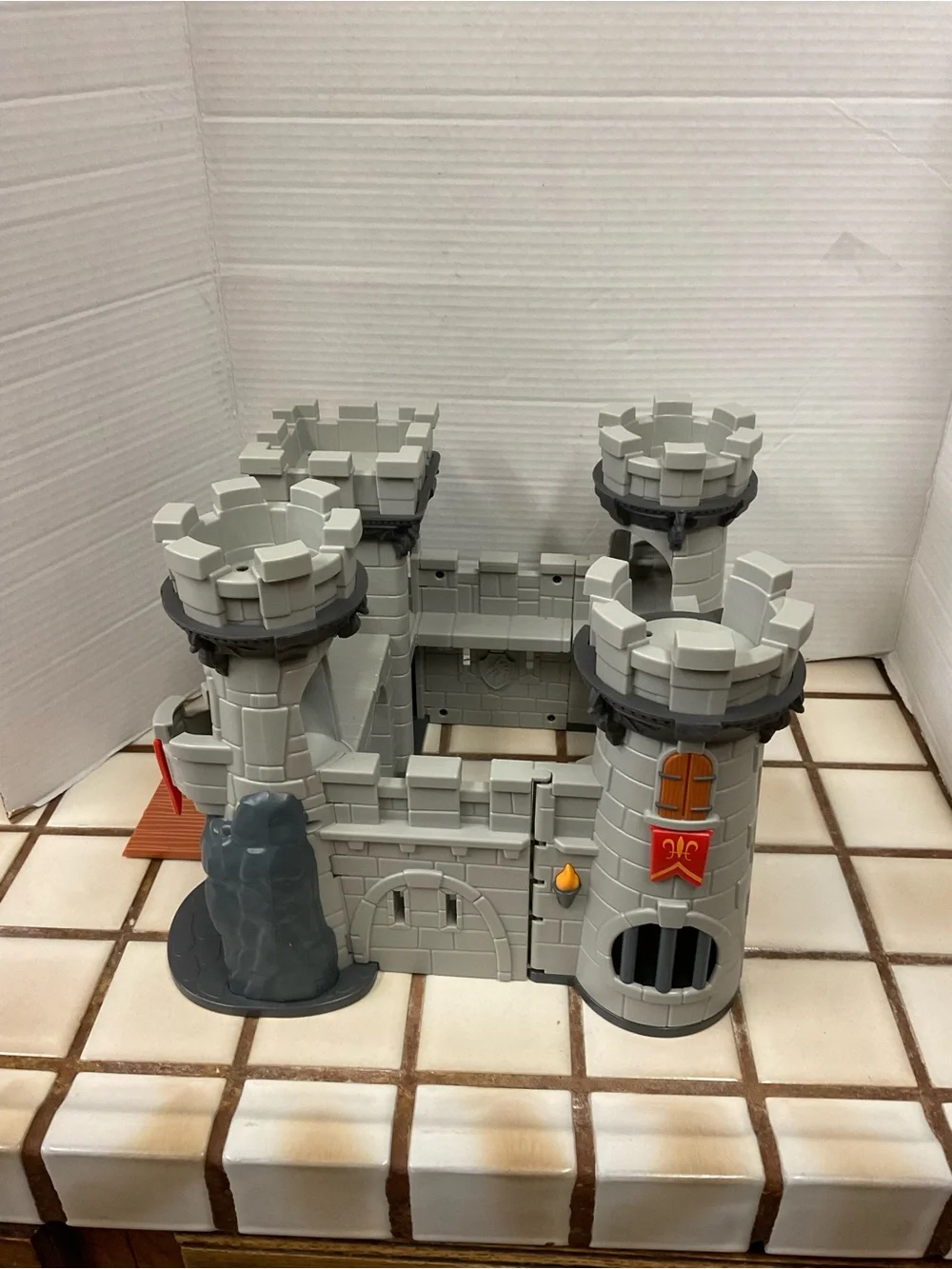 Adventure Castle Building Set - Gray and Red Play Castle